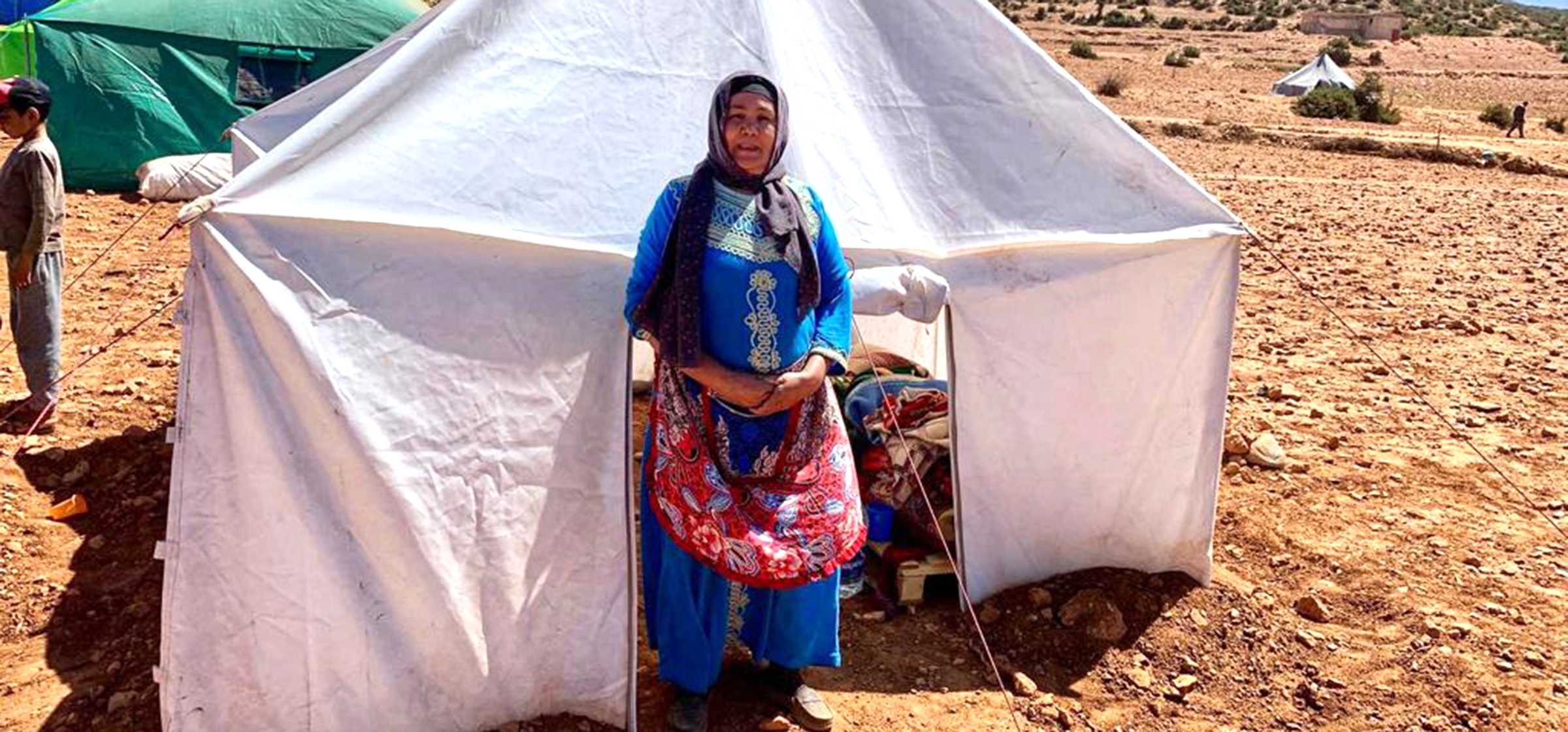 Aisha-61-with-her-new-tent-Taoukarte.jpg